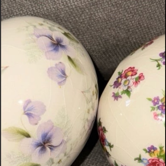 Miniature Ceramic Egg Painted Porcelain Flower … good vintage condition - Picture 2 of 3